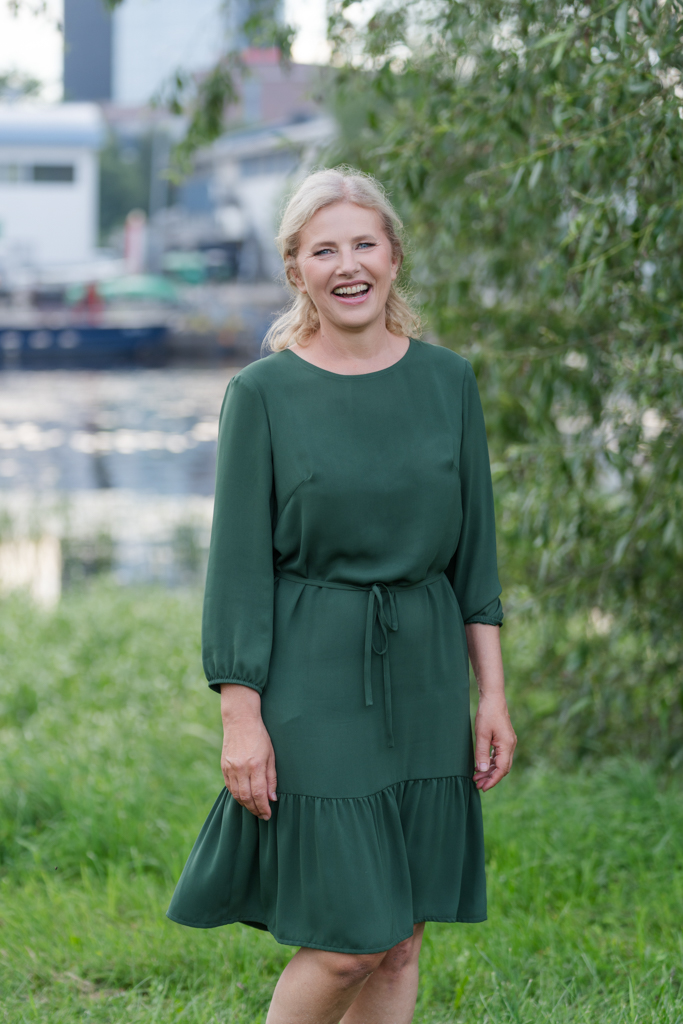 Näide väike ettevõtjast, kes soovib fotodel näidata oma lõbusat külge, pildistas Mailis Vahenurm.